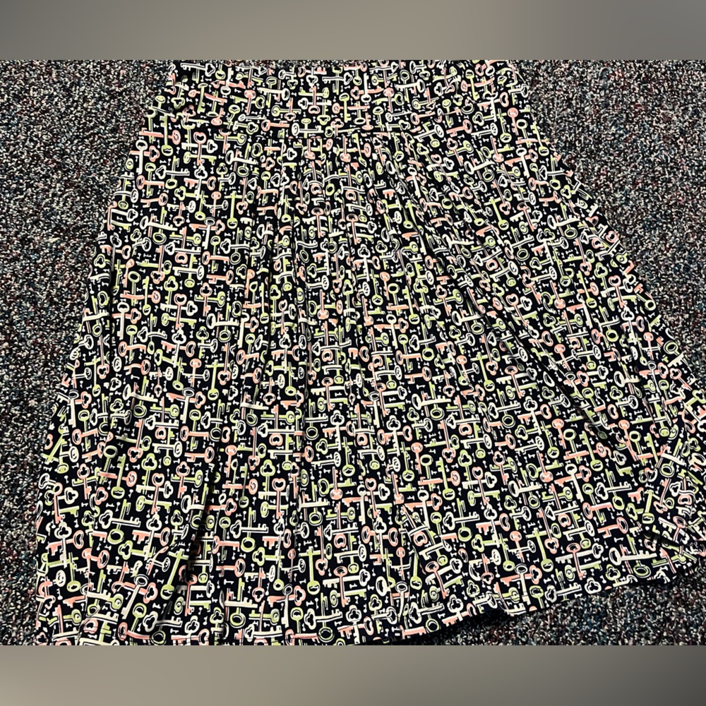 Pretty elastic waist skirt L cute colorful key pattern